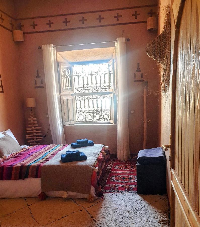 Maison D'Hotes Izza Kelaat-M'Gouna Buitenkant foto