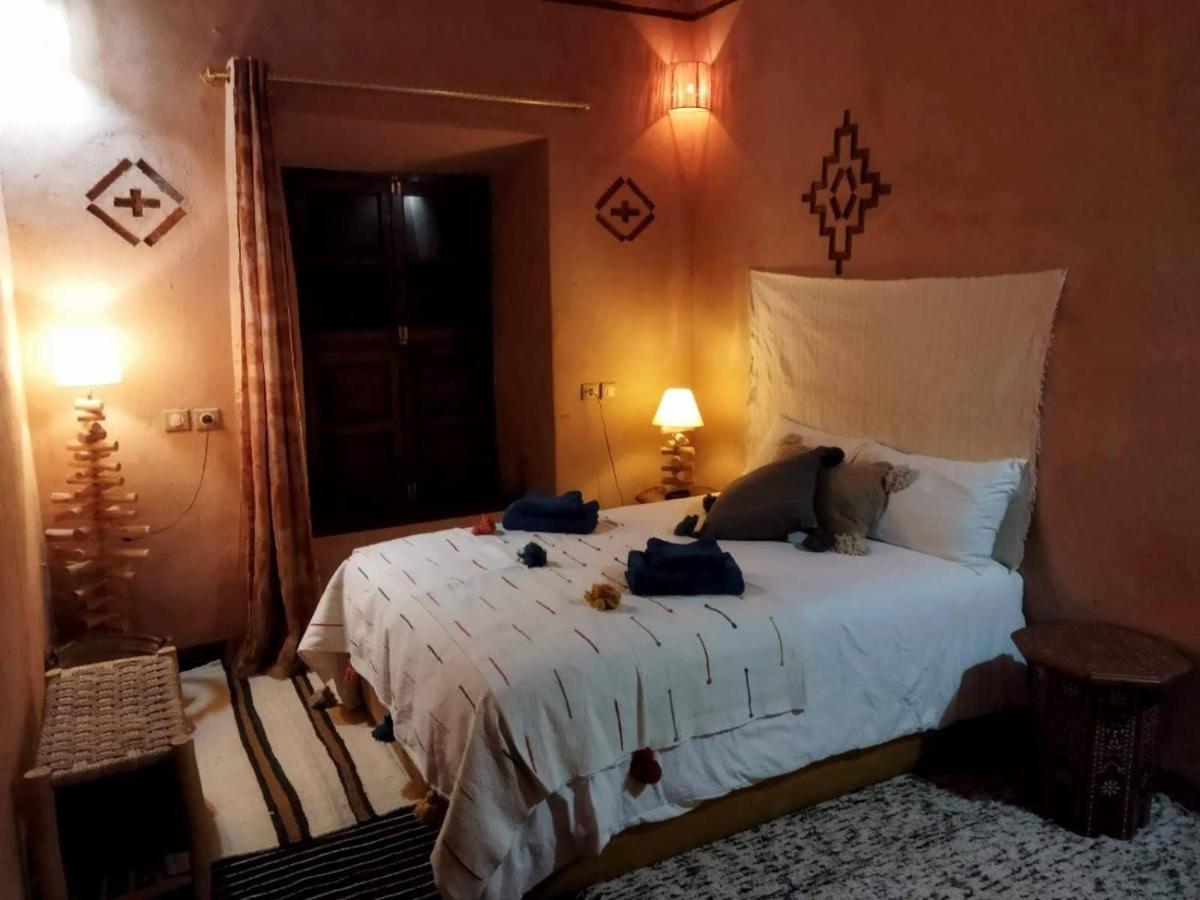 Maison D'Hotes Izza Kelaat-M'Gouna Buitenkant foto