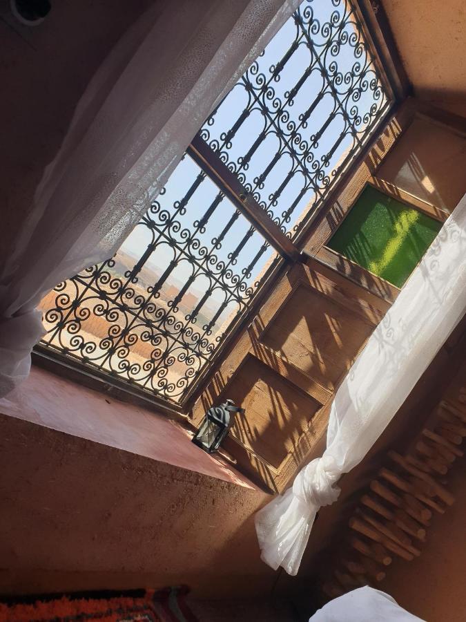 Maison D'Hotes Izza Kelaat-M'Gouna Buitenkant foto