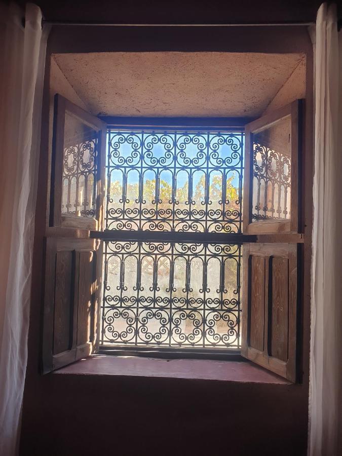 Maison D'Hotes Izza Kelaat-M'Gouna Buitenkant foto