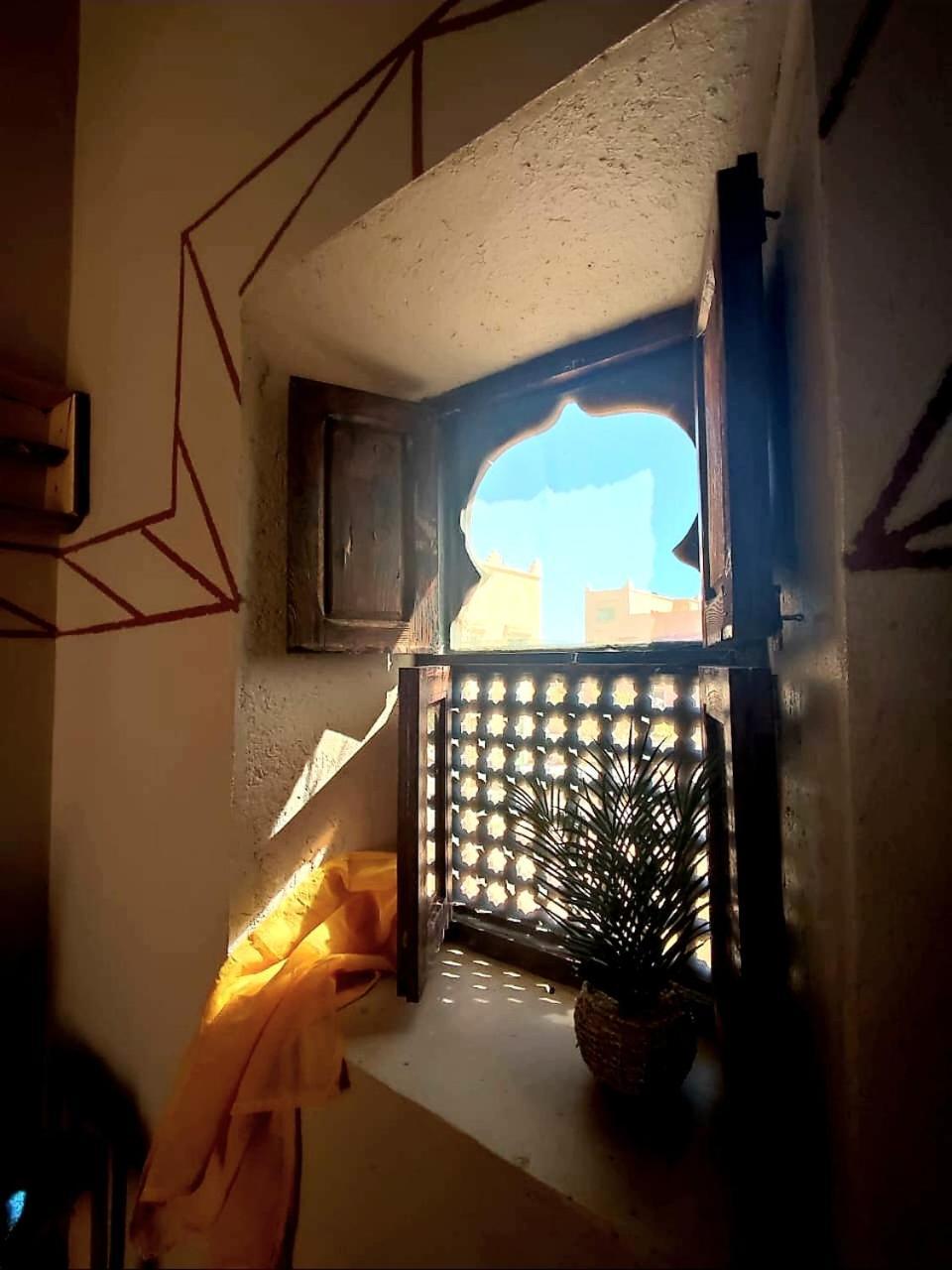 Maison D'Hotes Izza Kelaat-M'Gouna Buitenkant foto