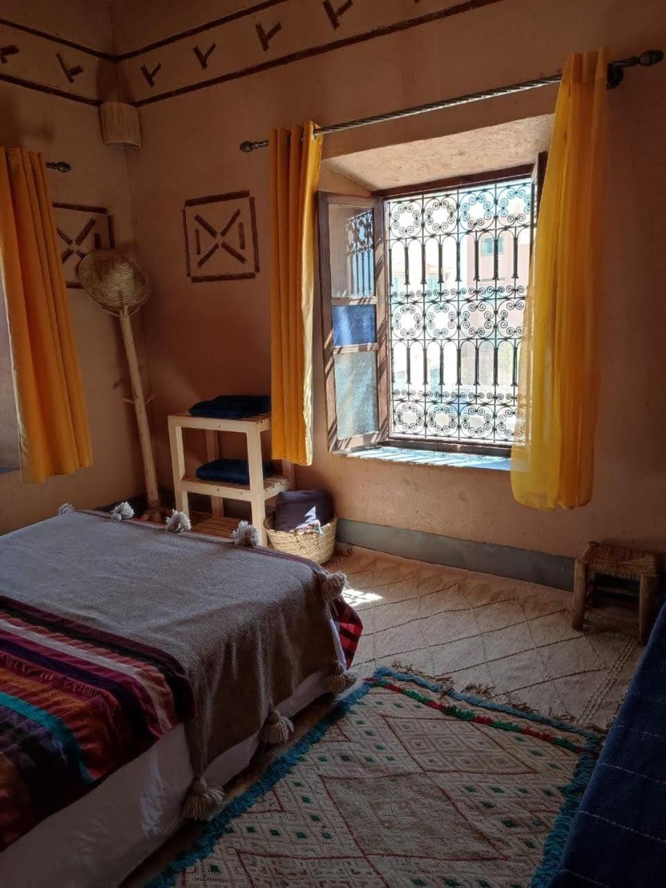 Maison D'Hotes Izza Kelaat-M'Gouna Buitenkant foto