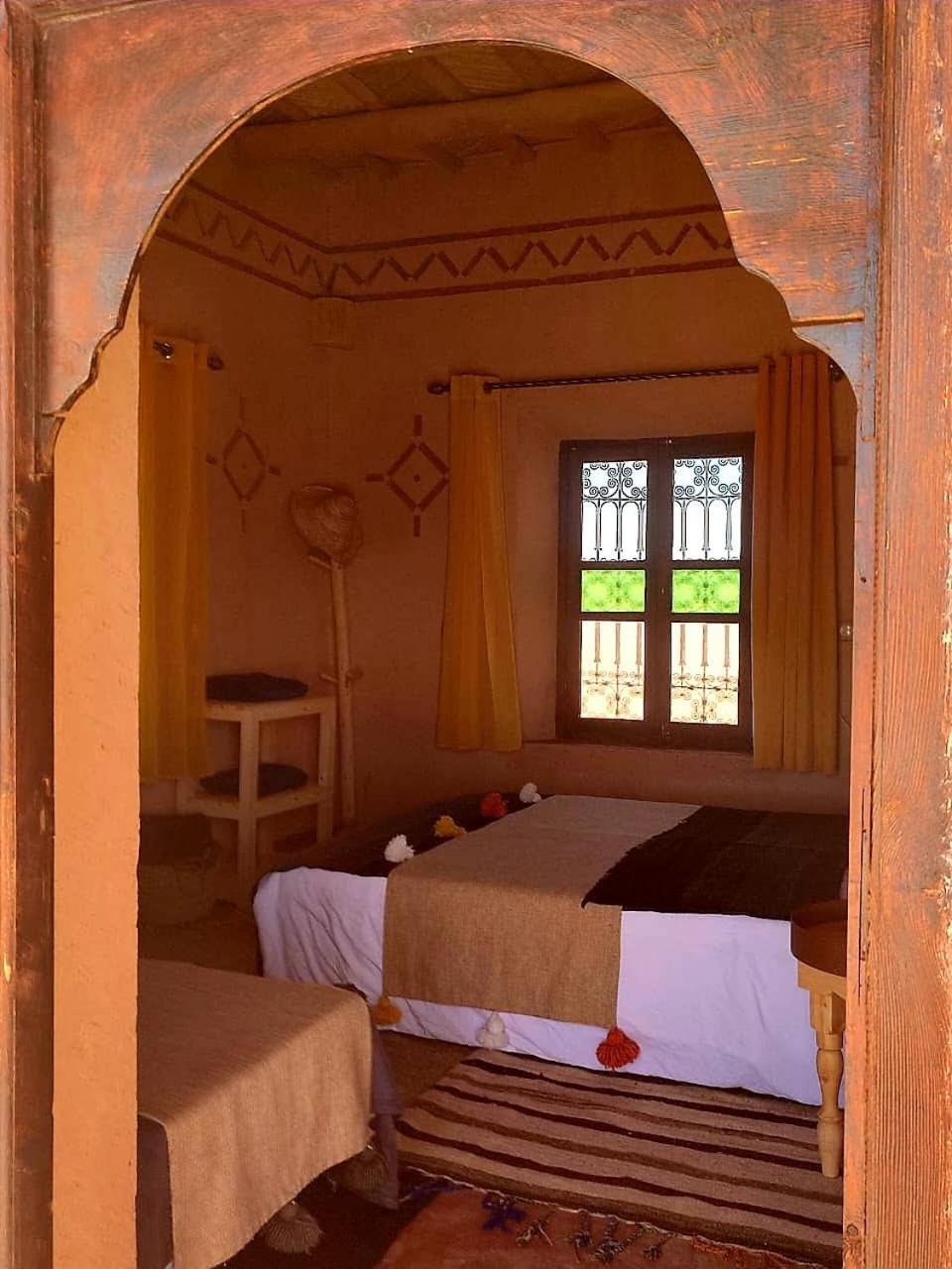 Maison D'Hotes Izza Kelaat-M'Gouna Buitenkant foto