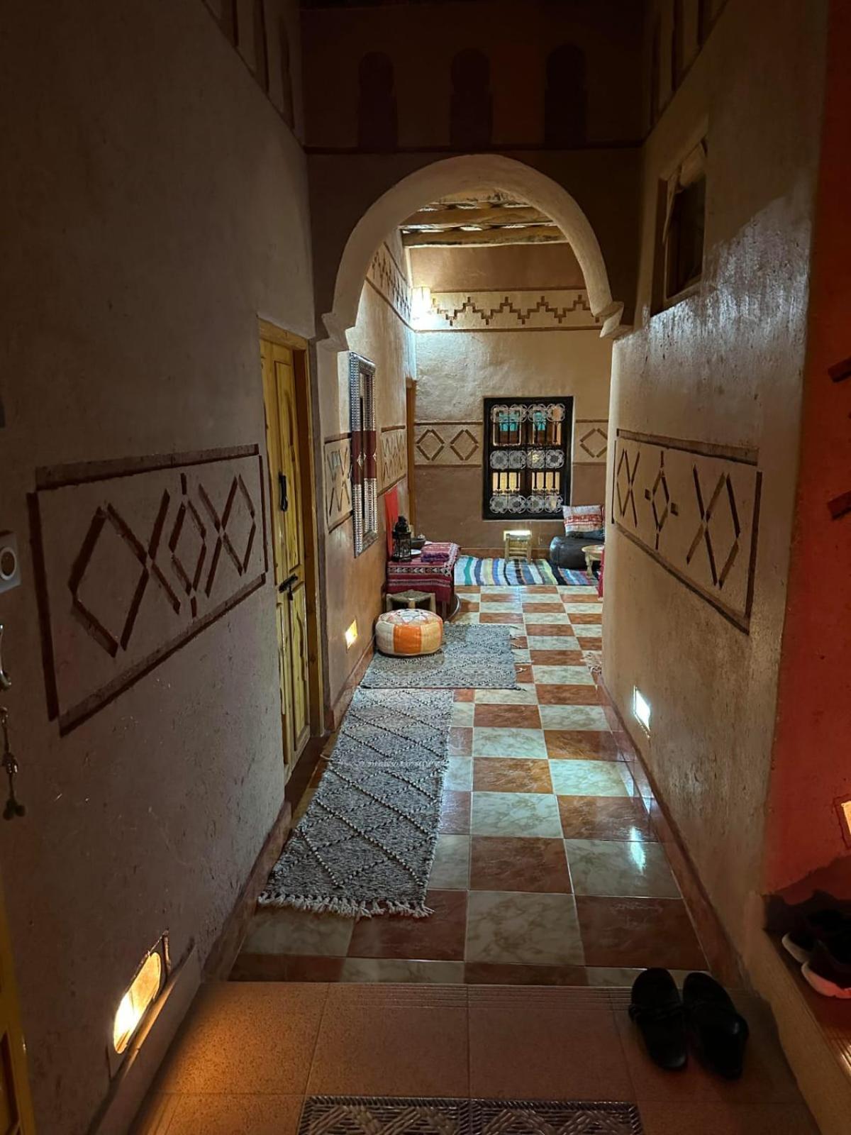 Maison D'Hotes Izza Kelaat-M'Gouna Buitenkant foto