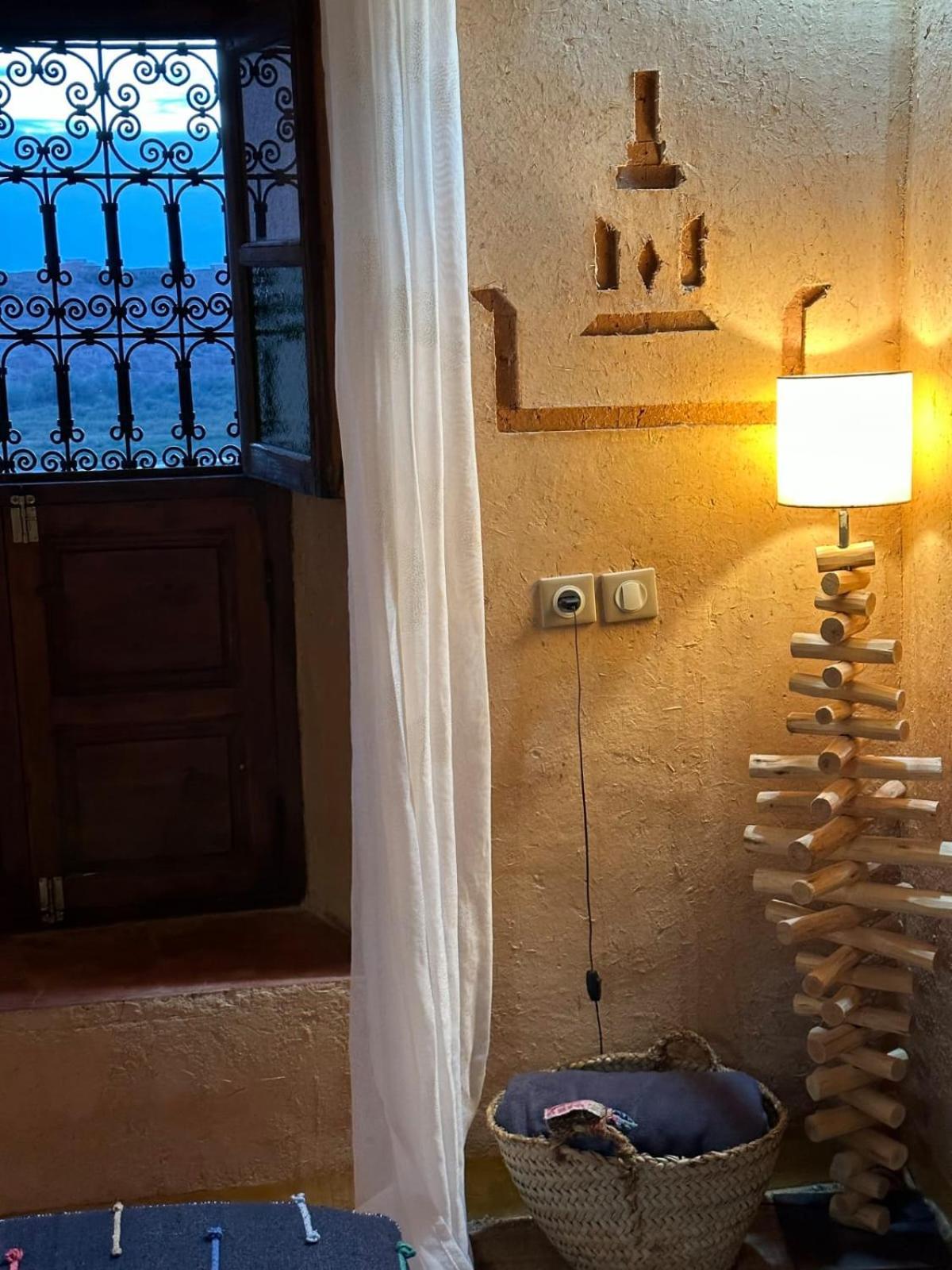 Maison D'Hotes Izza Kelaat-M'Gouna Buitenkant foto